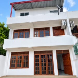 rooftop semi furnished house Mirihana