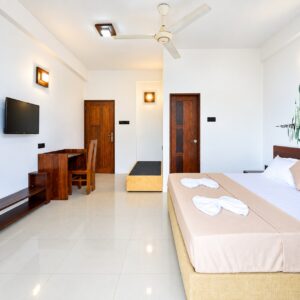 air conditioned ten bedroom rental Mount Lavinia