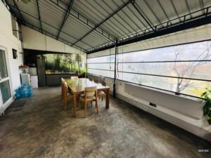 Commercial Property with Rooftop Dining Area on Thimbirigasyaya Road