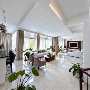 luxury furnished six bedroom house in Thalawathugoda